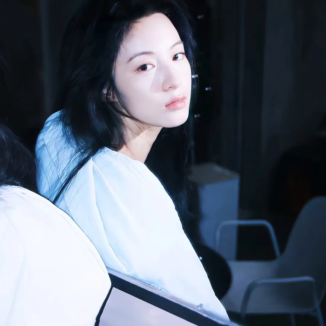 黑夜里的眼睛